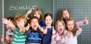 Leistungen in de Schule - Kinder jubeln